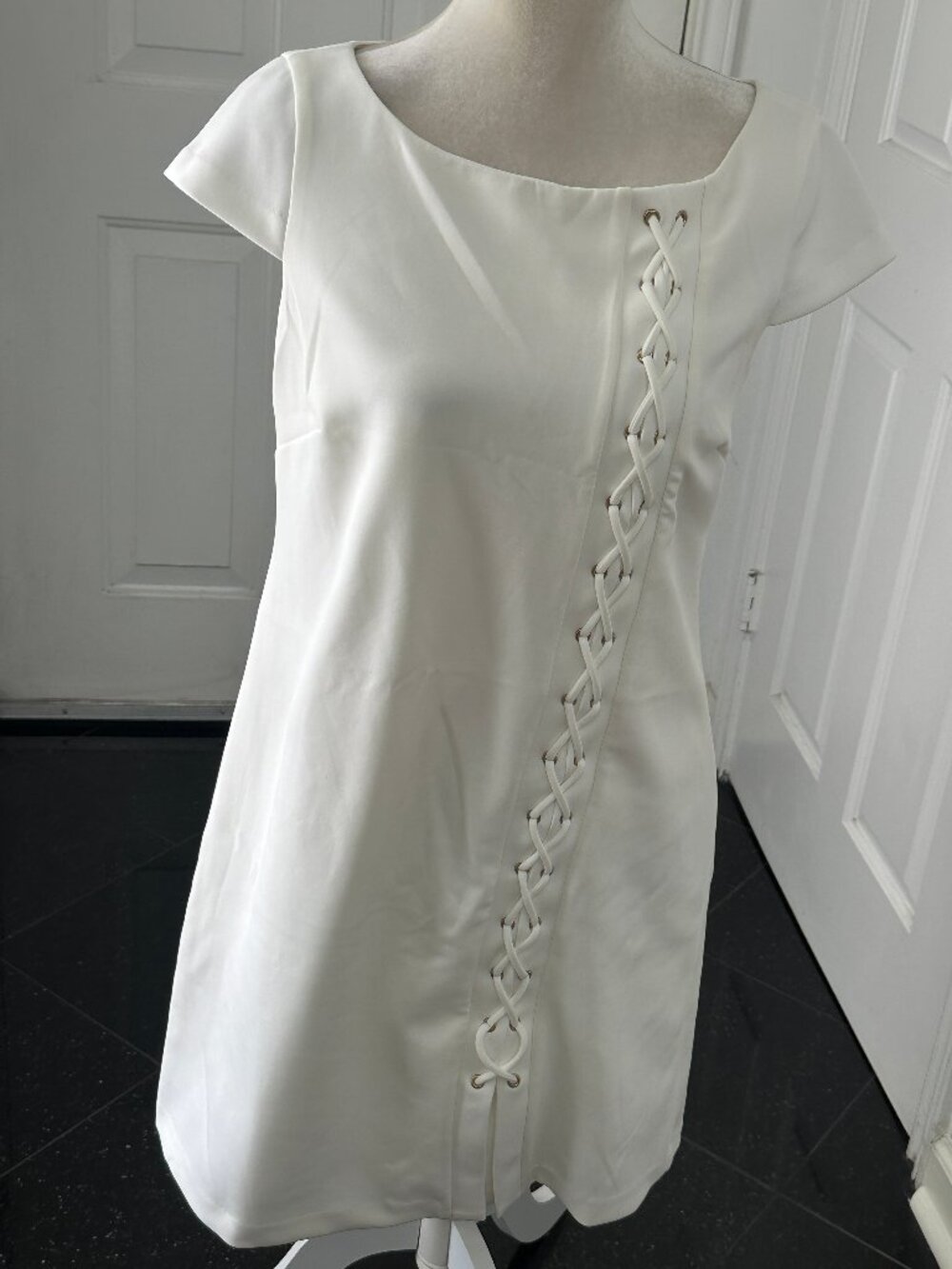 Jessica Simpson White Mini Dress 8 Gold Grommet Faux Lace Up Cap Sleeve